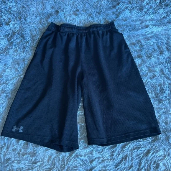 Under armor black men’s shorts - Picture 2 of 4